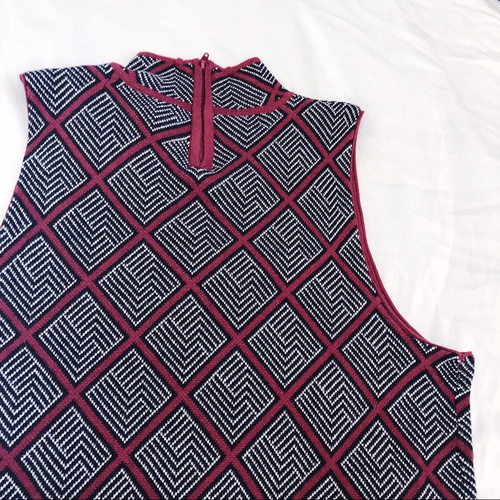 Romeo + Juliet Couture Sleeveless Sweater Dress - Picture 8 of 8